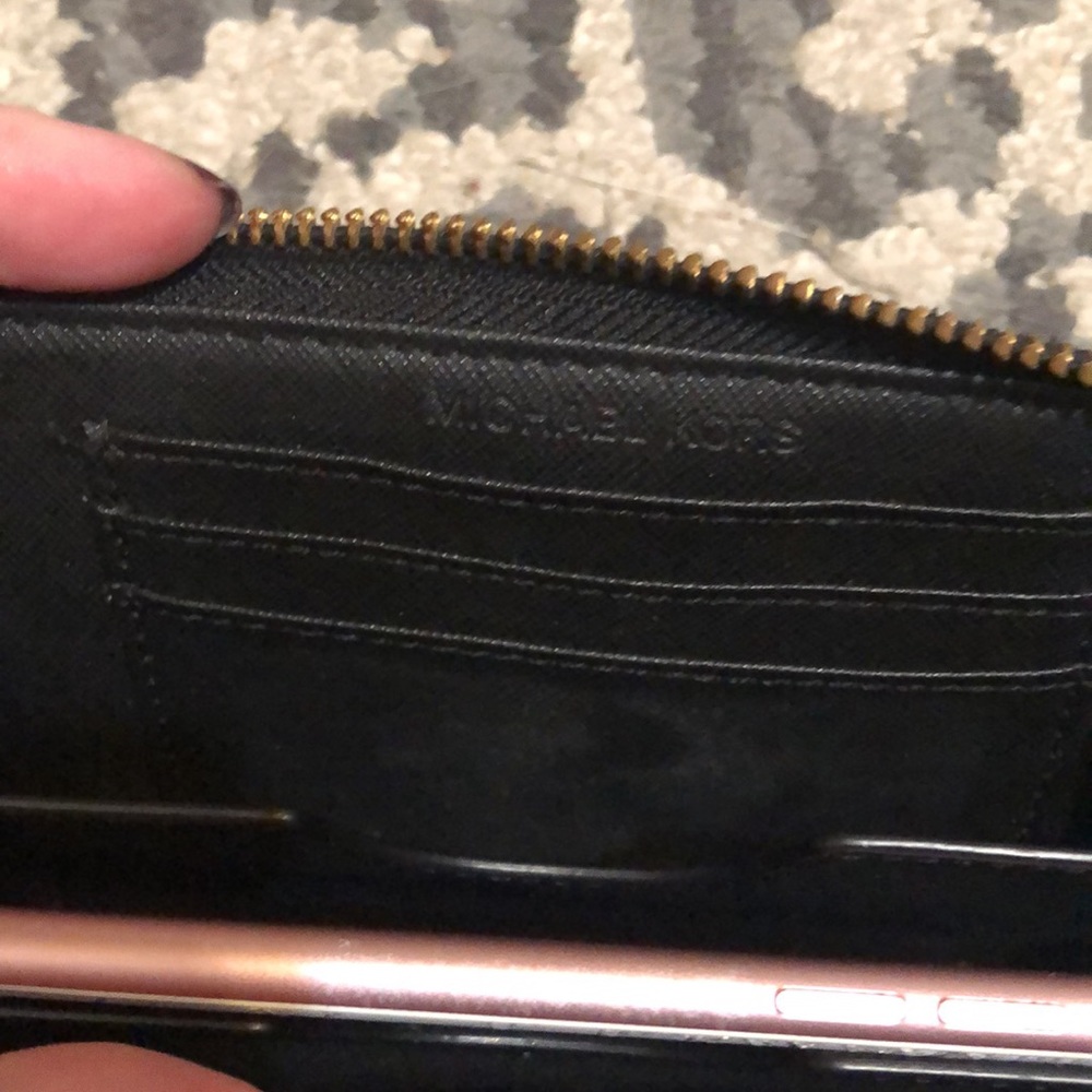 Michael Kors wristlet - Picture 5 of 7